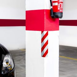 Protector de Columna Parking Esquina Rojo y Blanco